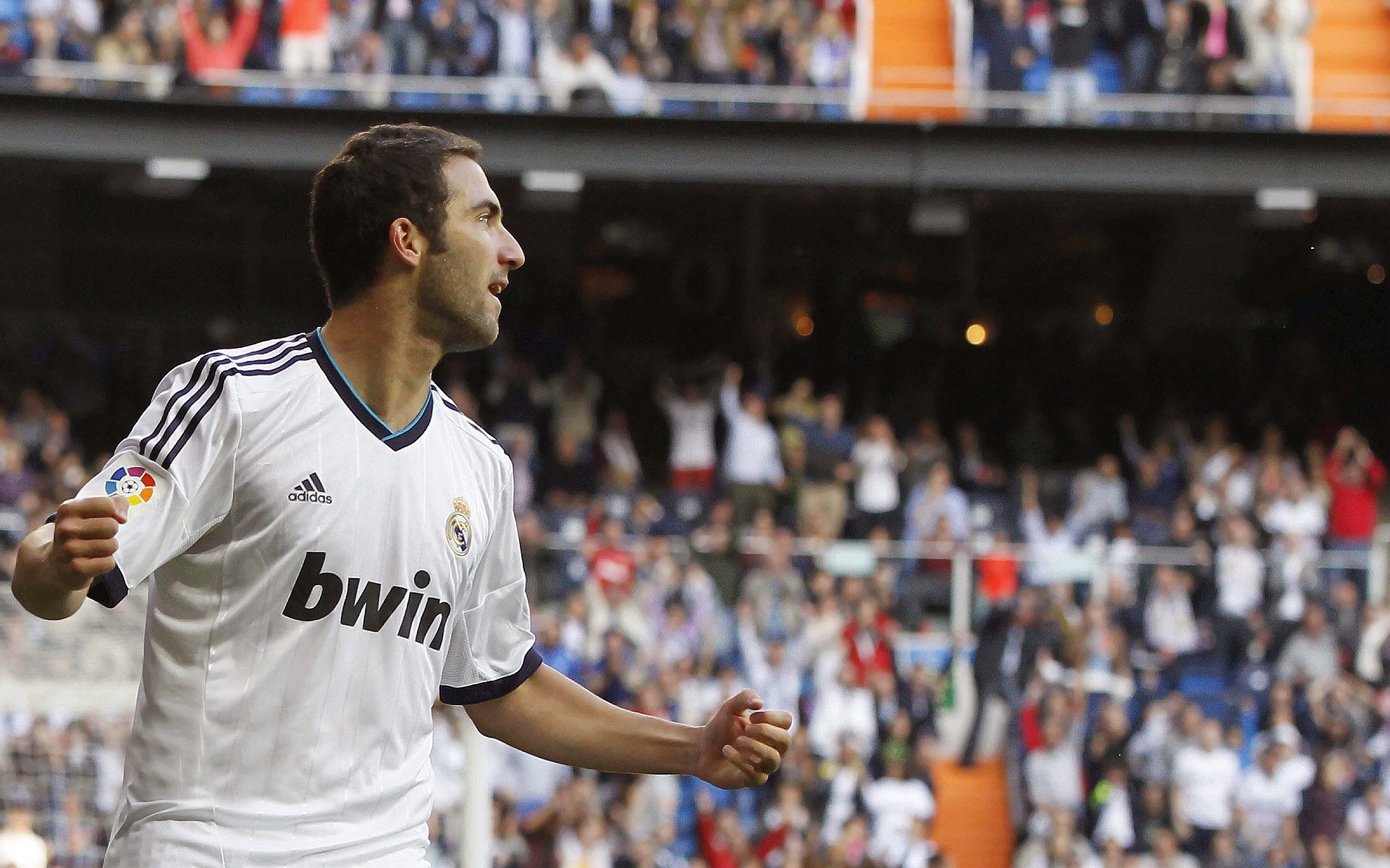 开云体育官方入口-传奇宠儿：那些在欧冠舞台上留下浓墨重彩的球员，传奇欧洲杯